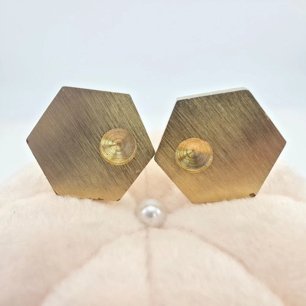 Vtg PAT. PEND. Cufflinks Hexagon Central Circle Bezel Texture Brushed Gold Tone